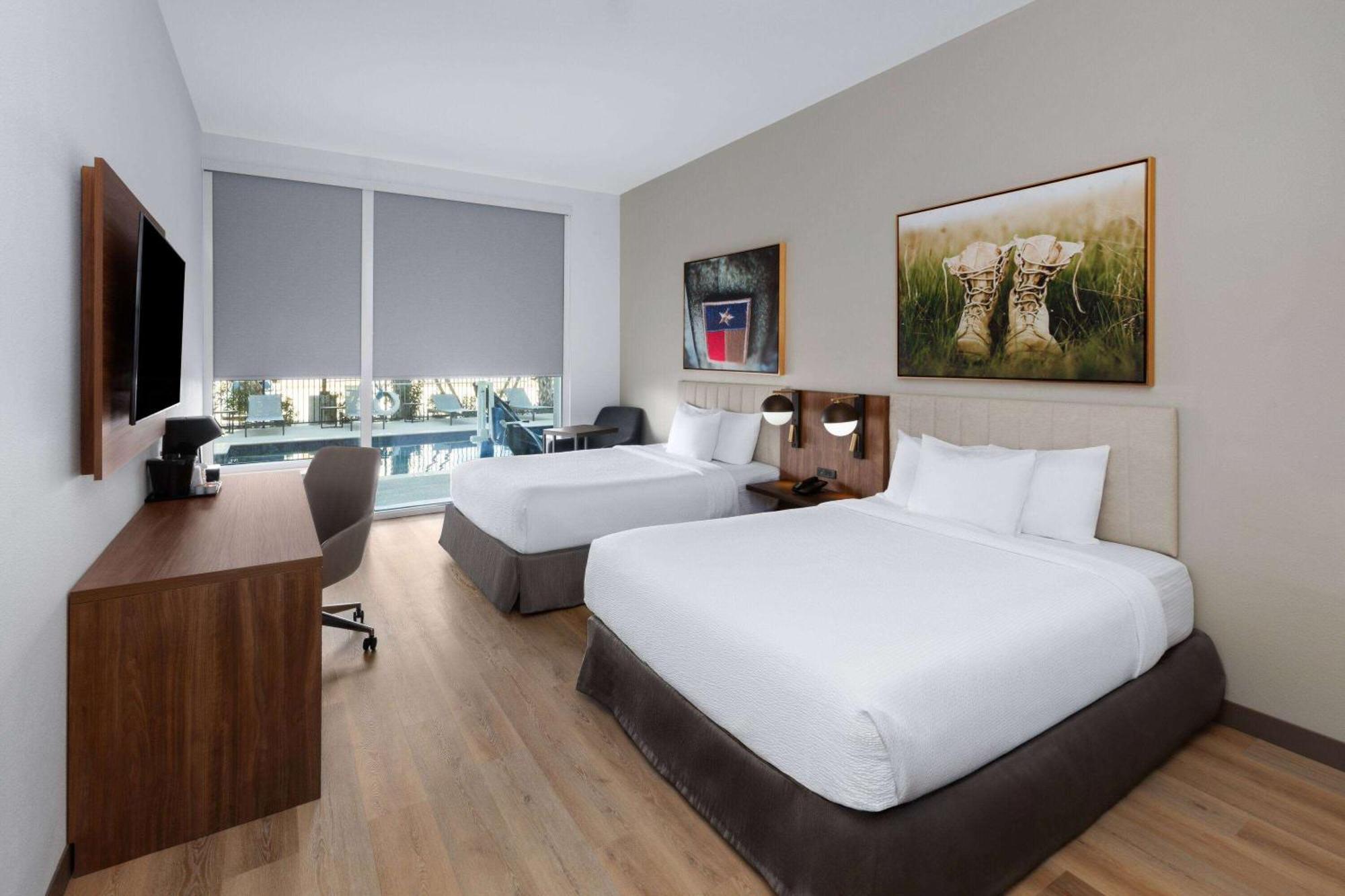 La Quinta Inn & Suites By Wyndham San Antonio At The Rim 外观 照片