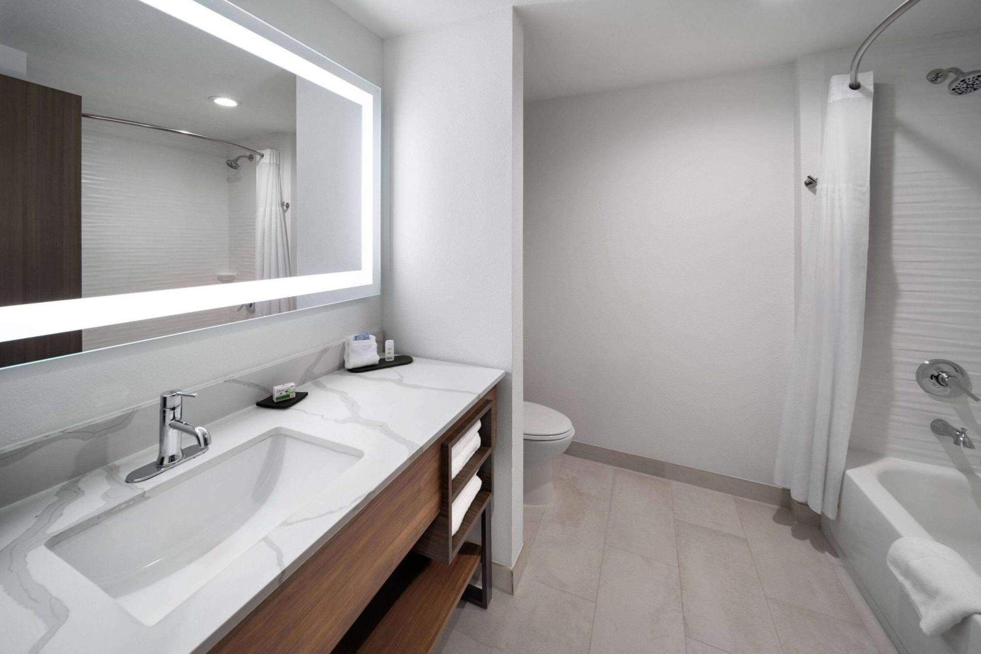 La Quinta Inn & Suites By Wyndham San Antonio At The Rim 外观 照片