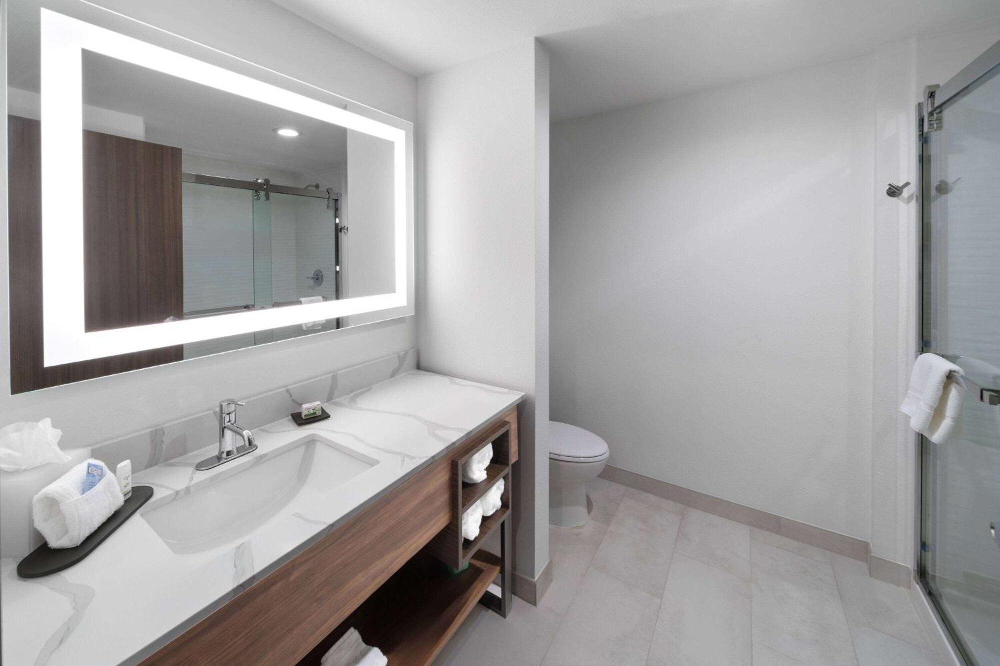 La Quinta Inn & Suites By Wyndham San Antonio At The Rim 外观 照片