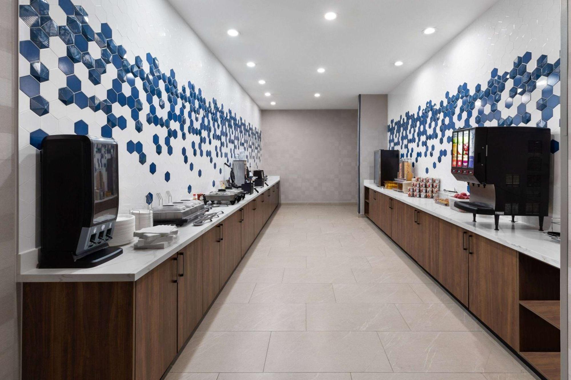 La Quinta Inn & Suites By Wyndham San Antonio At The Rim 外观 照片