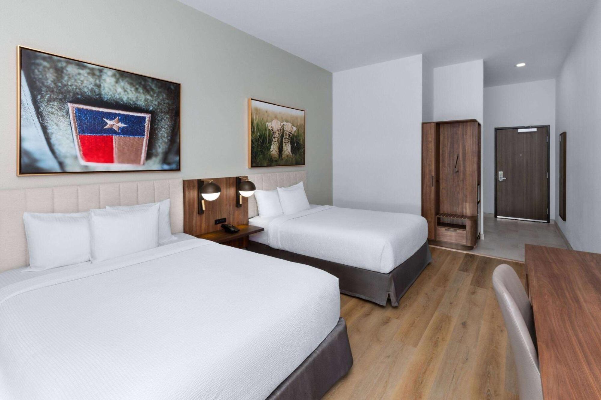 La Quinta Inn & Suites By Wyndham San Antonio At The Rim 外观 照片