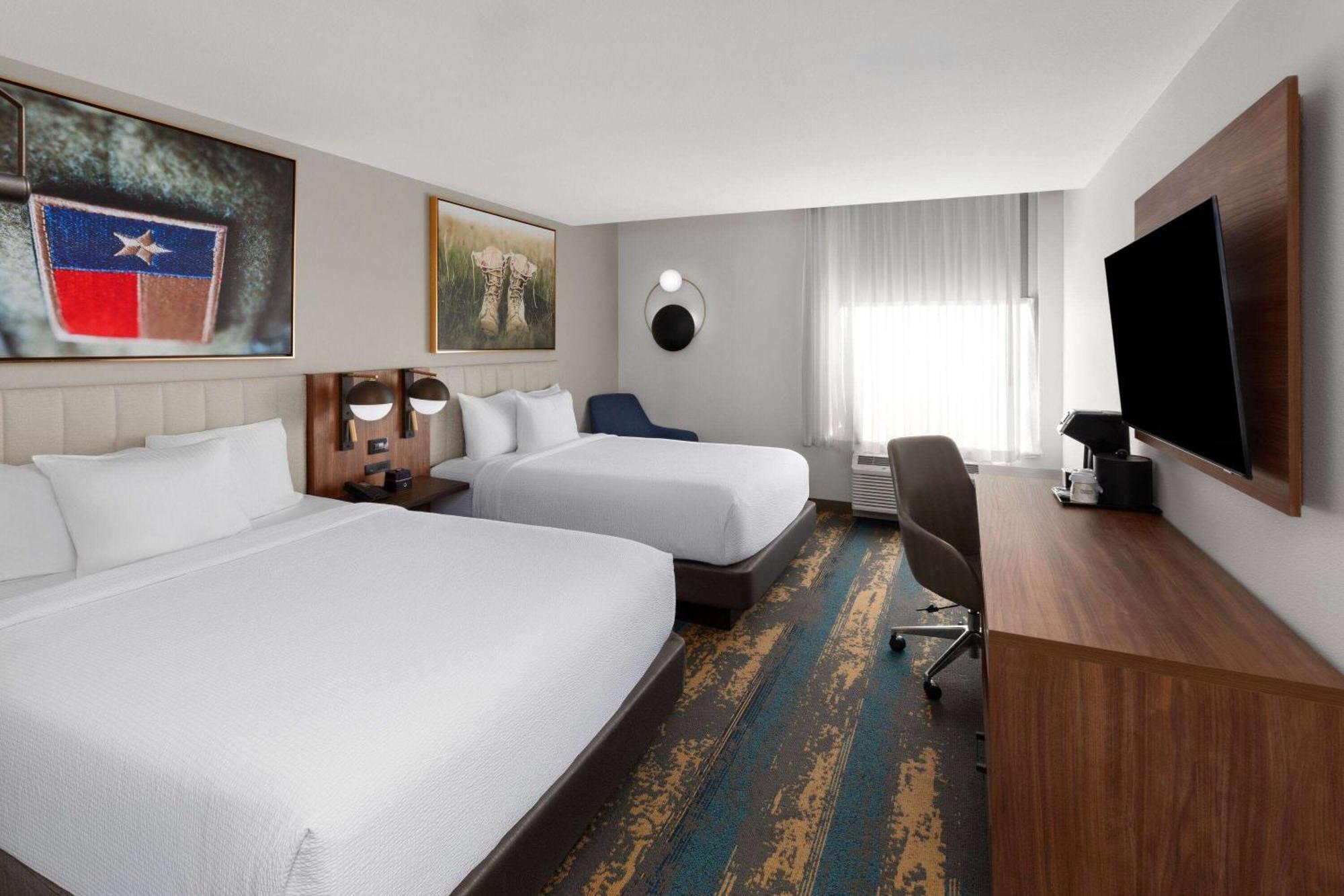 La Quinta Inn & Suites By Wyndham San Antonio At The Rim 外观 照片