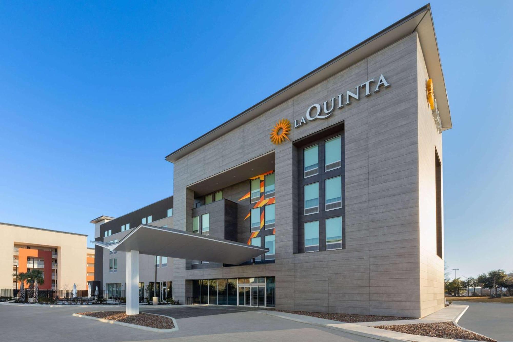 La Quinta Inn & Suites By Wyndham San Antonio At The Rim 外观 照片