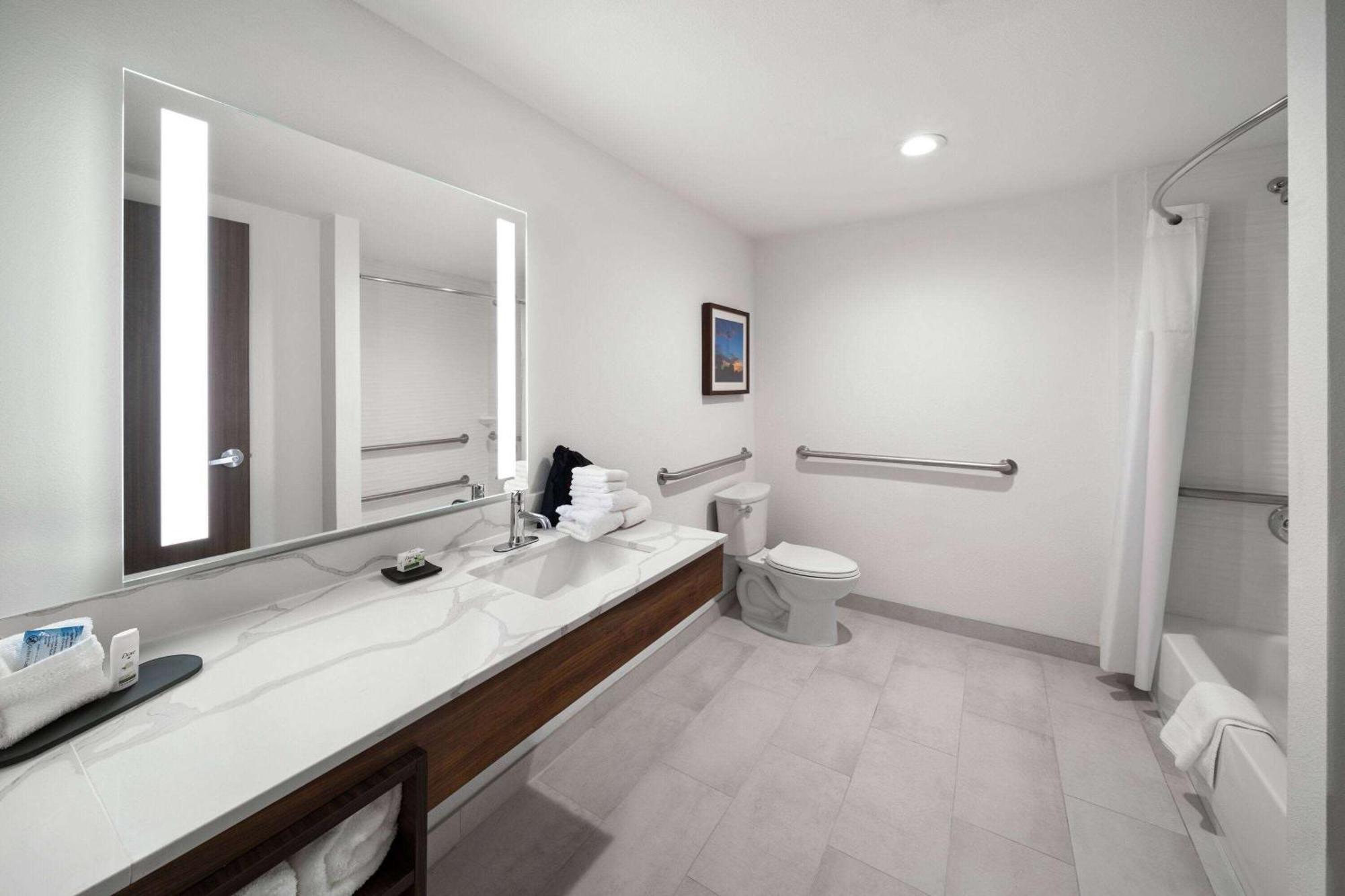 La Quinta Inn & Suites By Wyndham San Antonio At The Rim 外观 照片